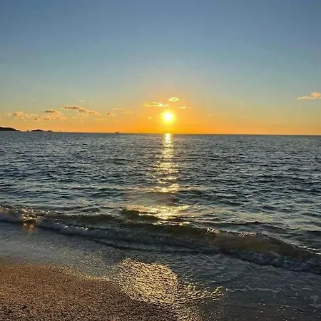 Apartment Bel Appart Bord De Mer 2 Pieces 1 Ch 4 Pers Hyeres